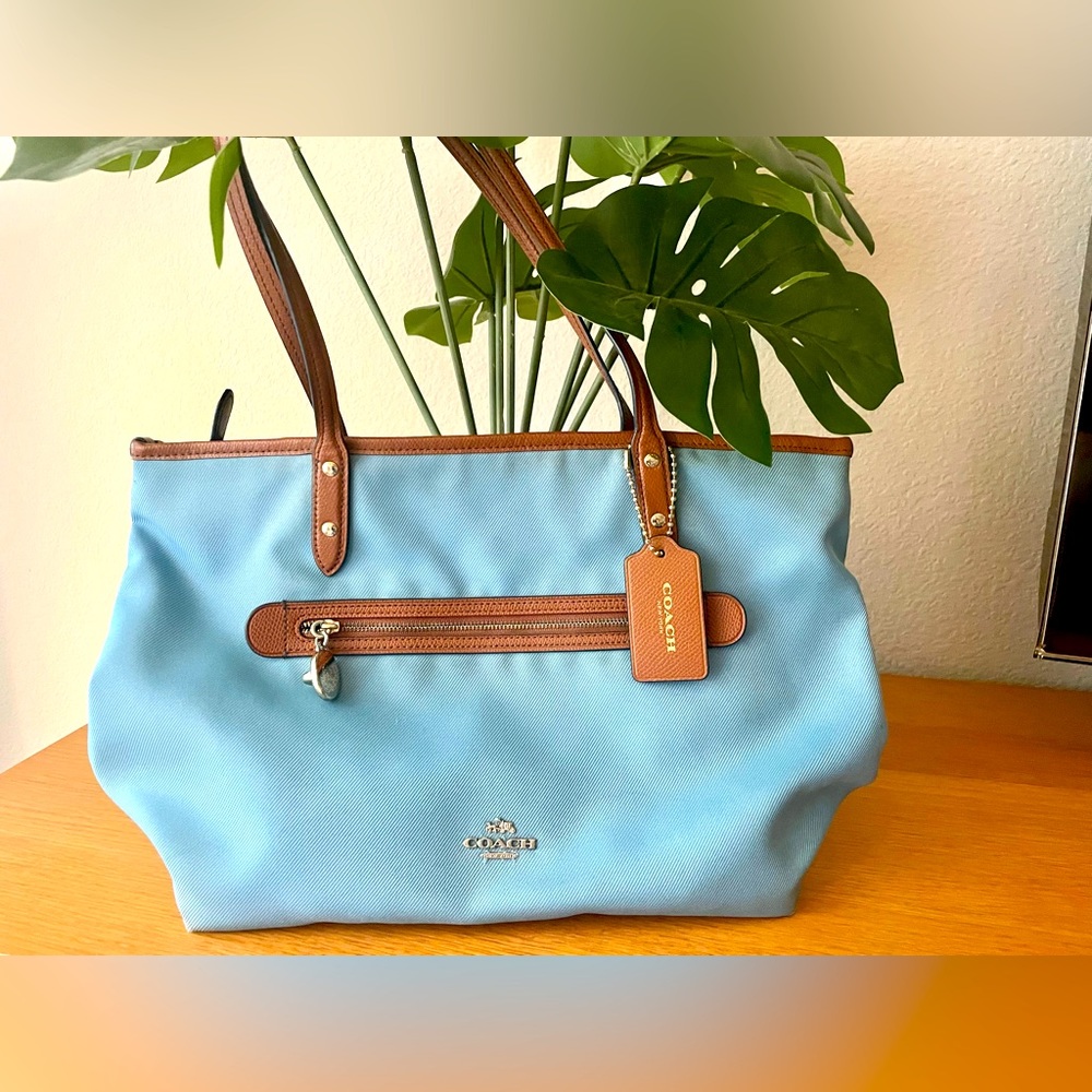 Coach medium canvas tote w. genuine leather trim